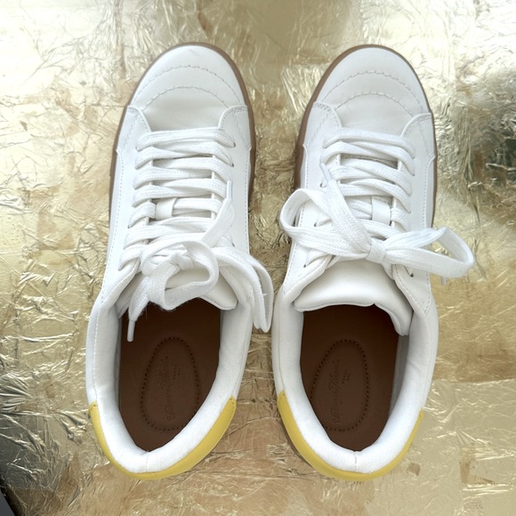 EUC BRTTIN SNEAKERS 👟 US 9 - Picture 9 of 9